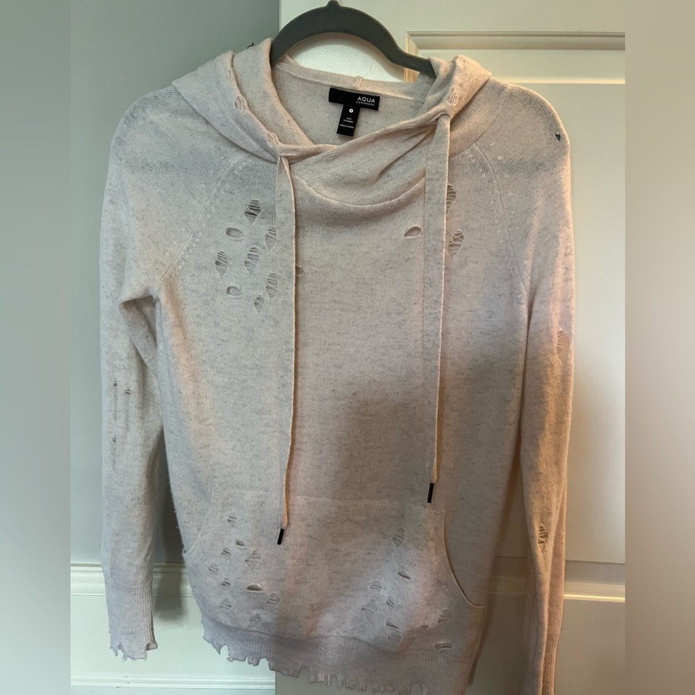 Aqua 100% cashmere pullover. Size S